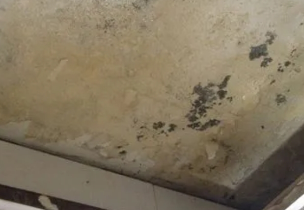 新蔡阳台漏水维修公司分享下新蔡卫生间渗水维修需要注意哪些问题。